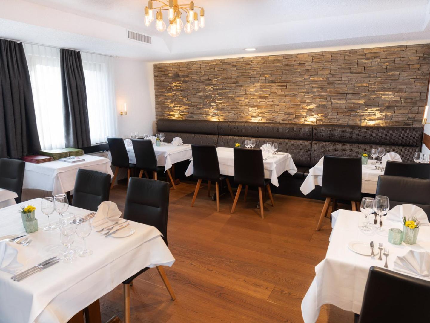 Hotel Restaurant Kreuz Kaiserstuhl Exteriör bild