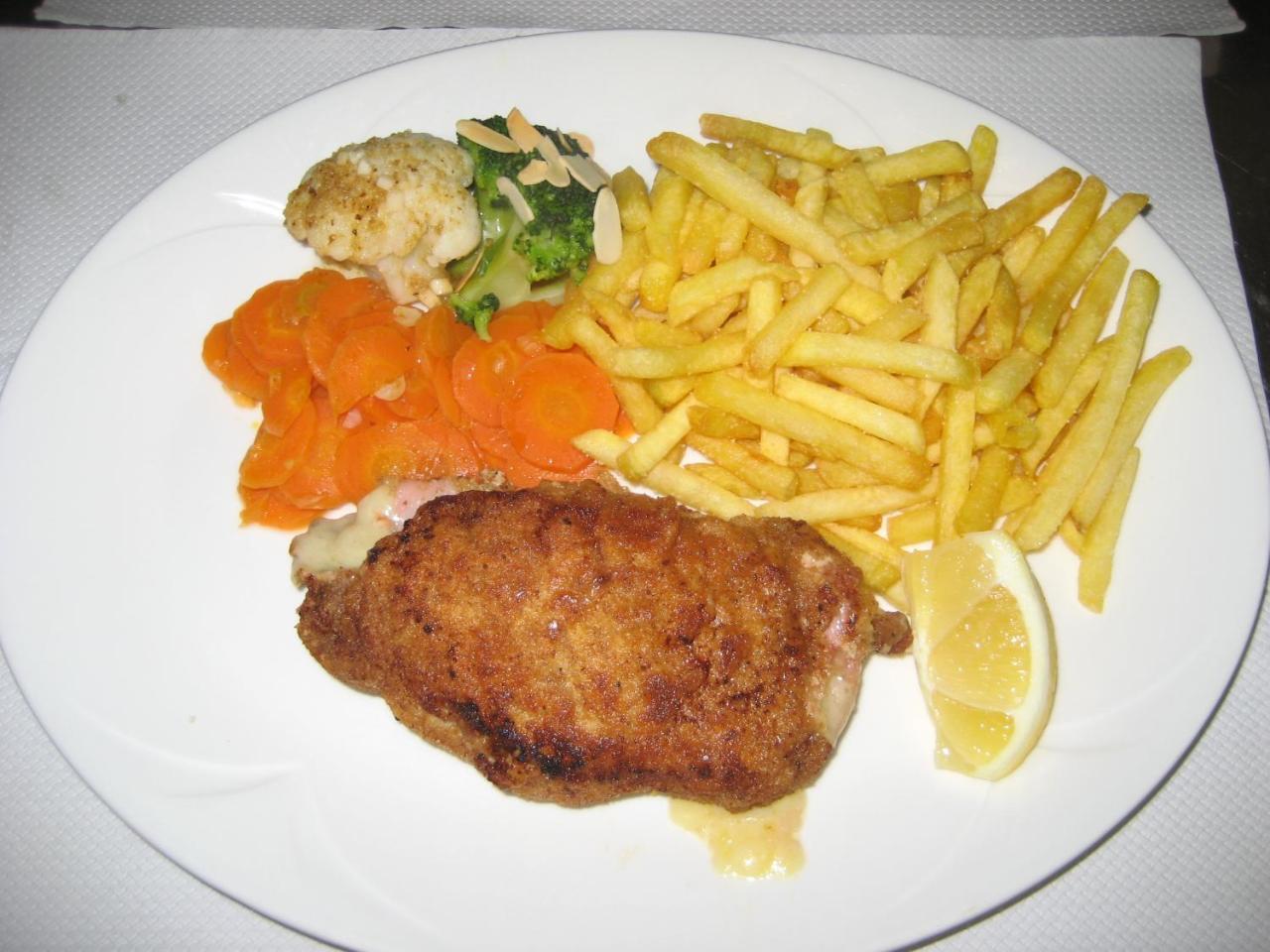 Hotel Restaurant Kreuz Kaiserstuhl Exteriör bild